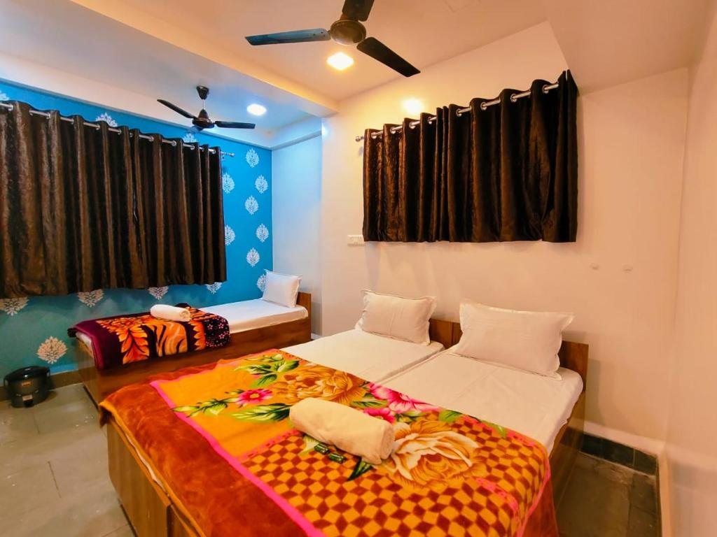 Multiple bed guest room